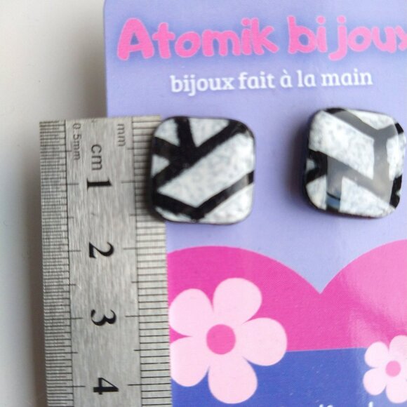 Handmade black / white polymer clay earrings. Boucles d'oreilles fait à la main - Picture 7 of 8